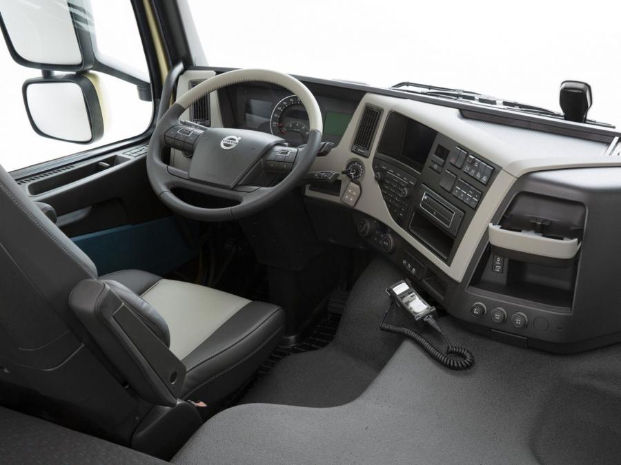  Volvo FM 370 6x2 2013 года  (фото 8 из 10)